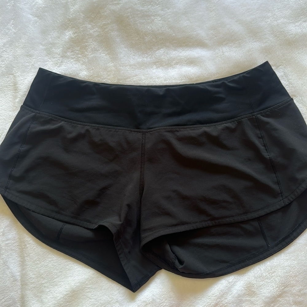 Lululemon low waisted 2.5” speed up shorts, black, size 6